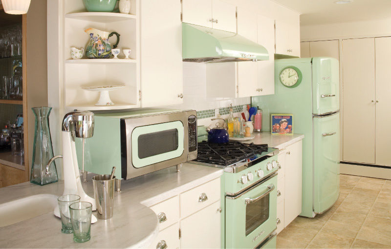 310667-Retro-Pastel-Mint-Green-Kitchen.jpg