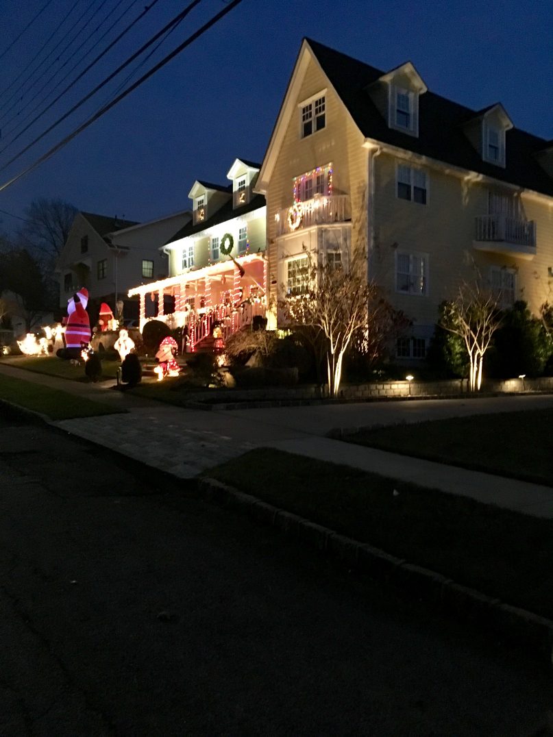 Τα Χριστουγεννιάτικα σπίτια του Douglaston Manor! (The Christmas homes
